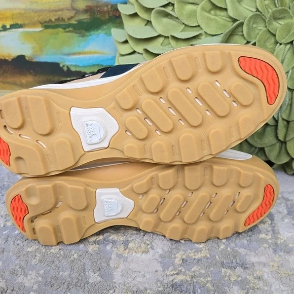 Sorel Women's ONA™ 503 EQ Mid Top Sneakers - Picture 7 of 13